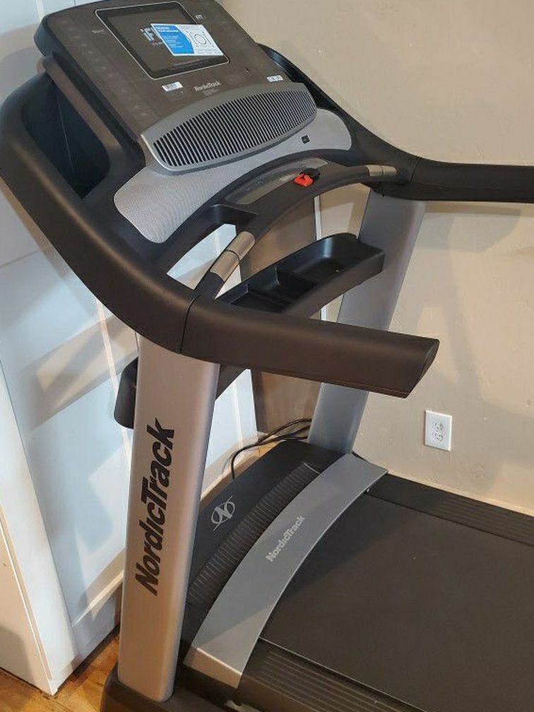 NordicTrack Commercial 1750 Treadmill NEW