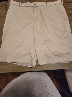 Mens Nike golf shorts size 38