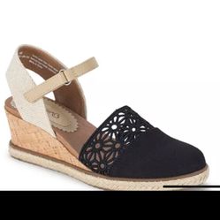 BARETRAPS “OLICIA” WEDGE SANDLE NEW SIZE 7