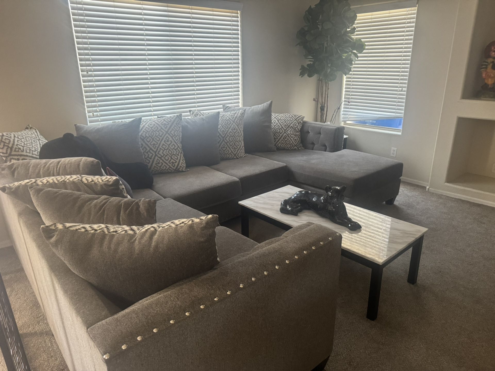 Couches With 3 Tables