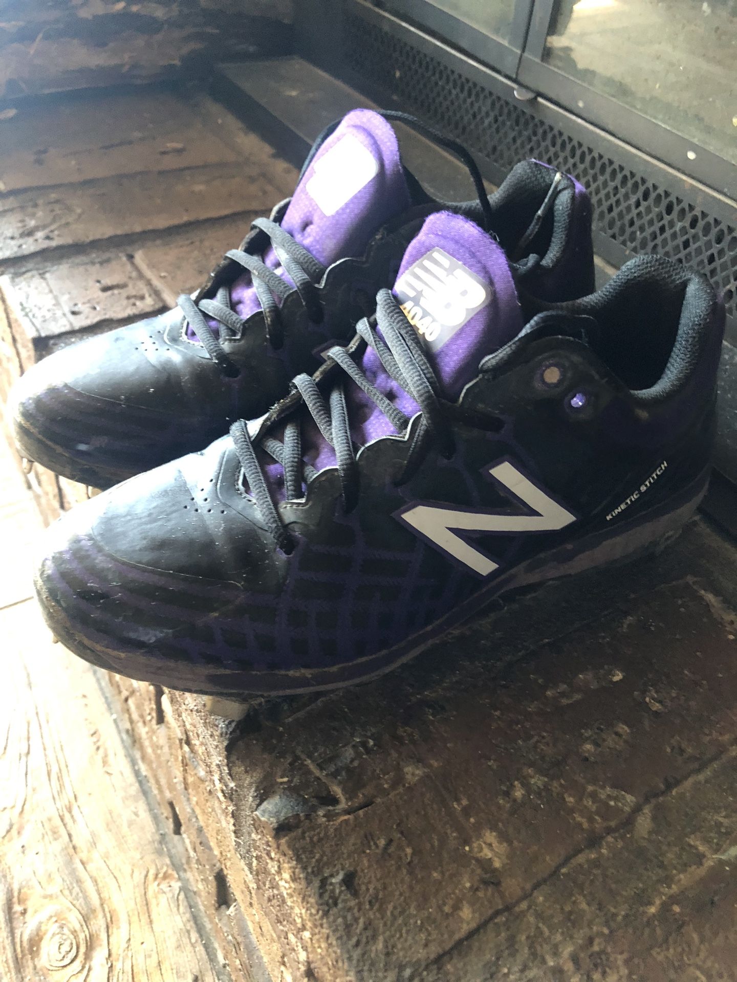 New Balance Size 5.5 Metal Baseball Cleats