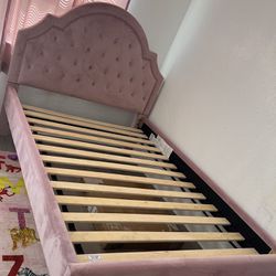Kids Braelynn Pink  Full Upholstered Bed