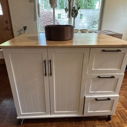 Kitchen Island And Stools 