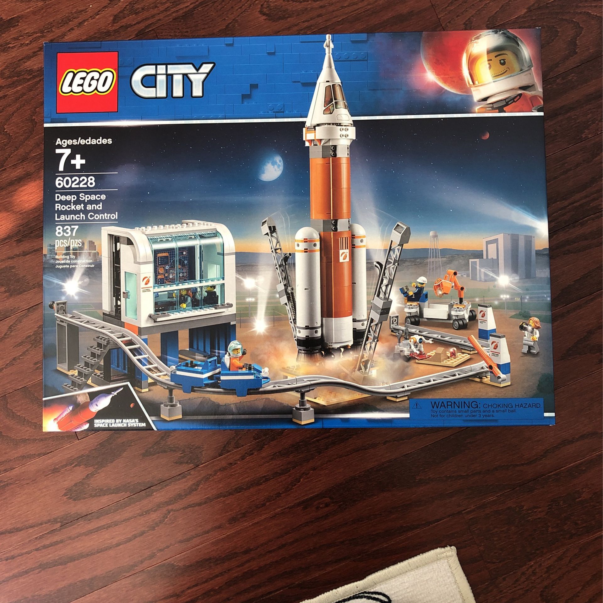 Lego Deep Space Rocket And Launch Control BRAND NEW