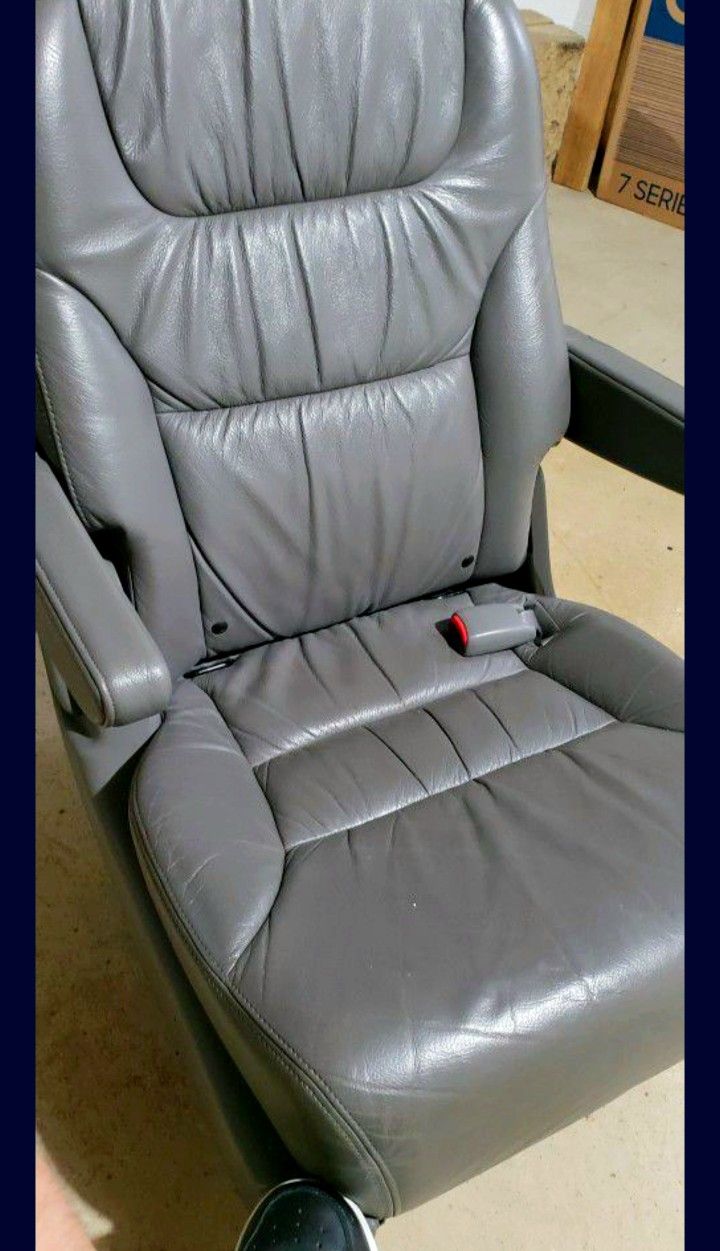 Honda Odyssey Seats "Very Clean" !
