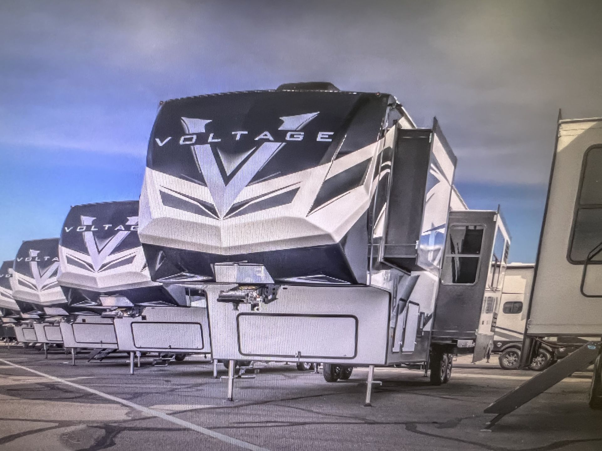NEW 2022 DUTCHMEN TRITON 3521