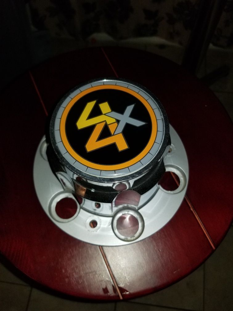 Chevy 4x4 center caps