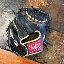 Rawling Heart of the Hide Catchers Mitt 33”