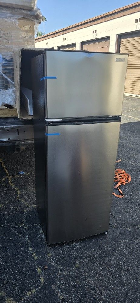 Top Rated
Vissani
7.1 cu. ft. Top Freezer Refrigerator in Stainless Steel Look