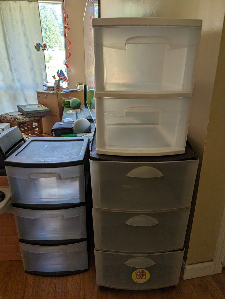 4 Plastic Drawers,  3 And 2 Plastic Drawers 