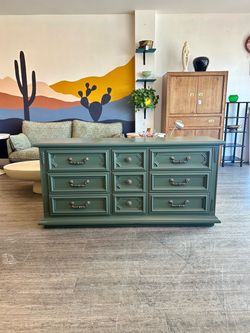 Green Vintage Dresser / 9 Drawers