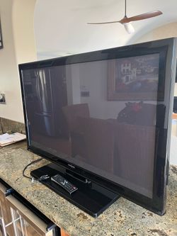 Nearly new 43” Flat screen TV