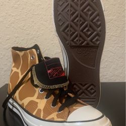 Giraffe Chuck Taylor Size 10