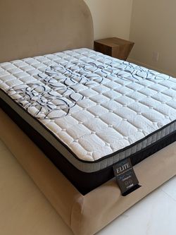 •  Elite Bamboo queen king   12” pillow top.      New mattress in a plastic sealed.     We offer same day delivery  Venta de colchones  ☎️📲call or Te