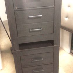 2 Night Stand Dressers 