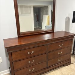 Dresser w/Mirror
