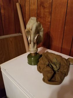 Vintage Collectable Display Canister Gas Mask w/Bag