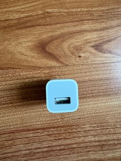 APPLE CUBE & CABLE CHARGERS