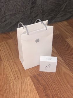 Apple AirPods 5 With Wireless Charging Case