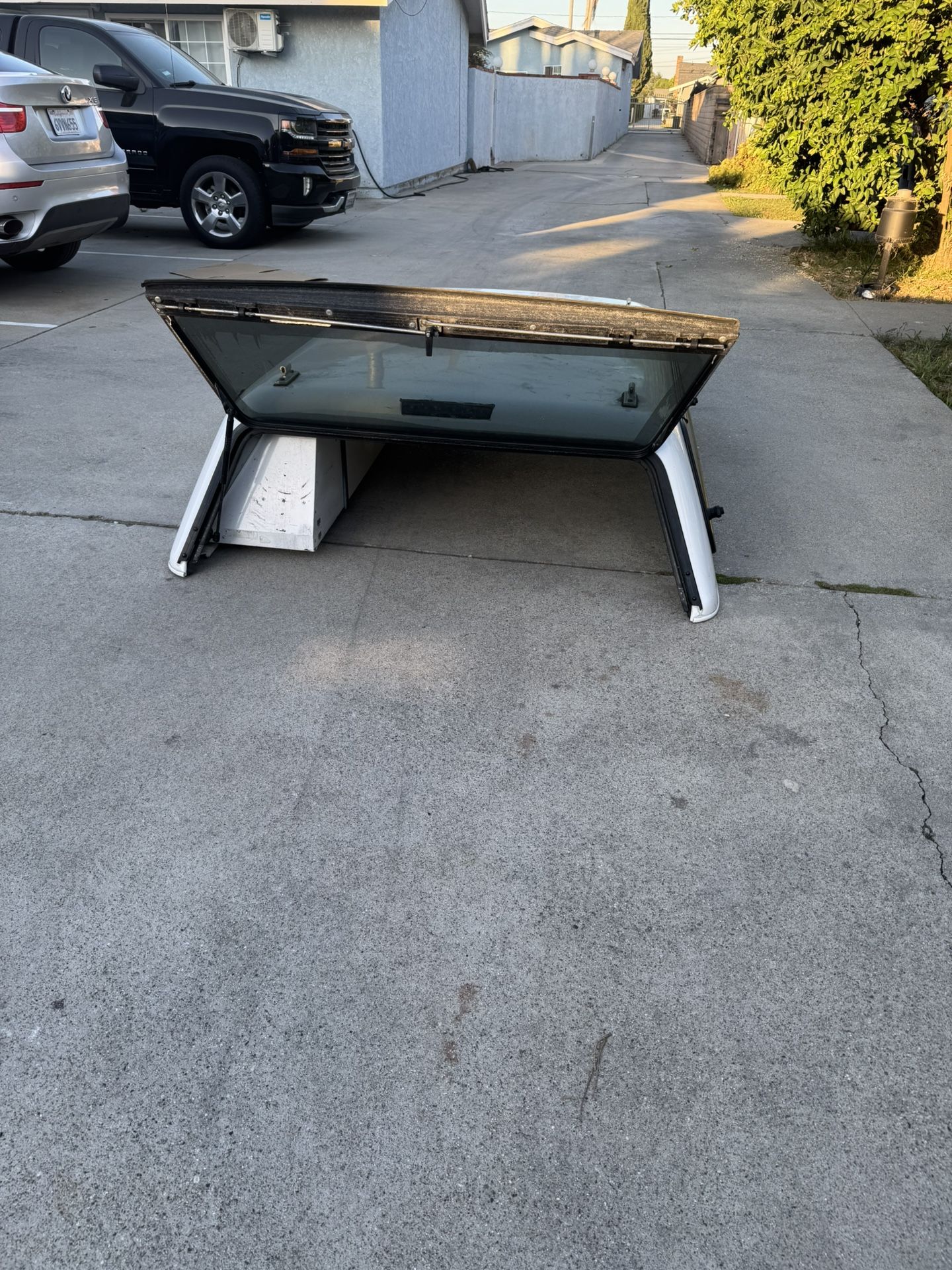 ARE V Serie Toyota Tacoma Long Bed White Side Windors 