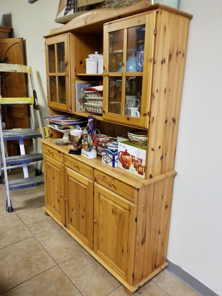Pine hutch
