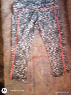 Women's spandex and poloyster capris size medium