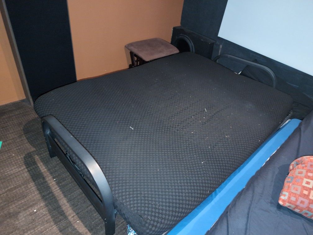Metal Futon With Mattress +Cover 