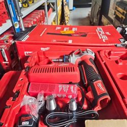 MILWUAKEE M12 CORDLES EXPANSION TOOL KIT NEW 