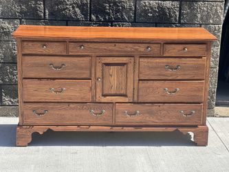 Lexington (Bob Timberlake collection) oak dresser