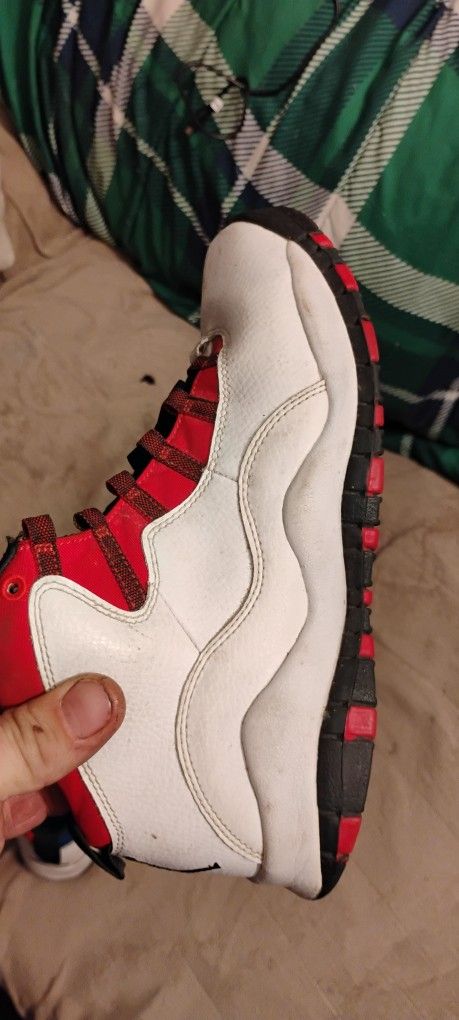 Size 7 Jordans Asking 35 Obo