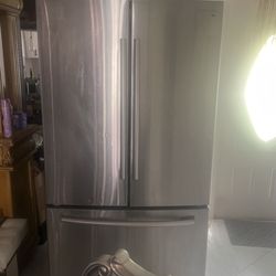 Samsum Refrigerator It’s Not Cooling For Parts Or If You Want To Fix It