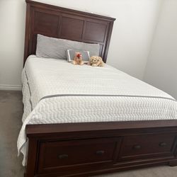 Queen Wood Bedroom Set