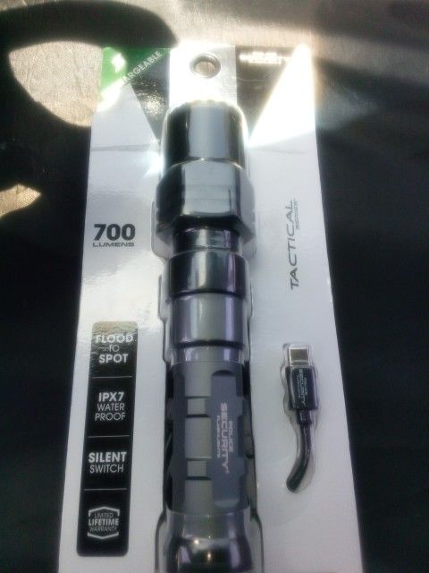700 LUMENS