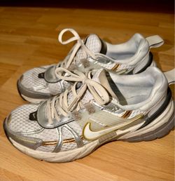 Nike V2K - size W8
