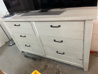 White Wood 6-Drawer Dresser/ Harvesty