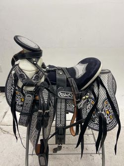 Montura charra bordada
