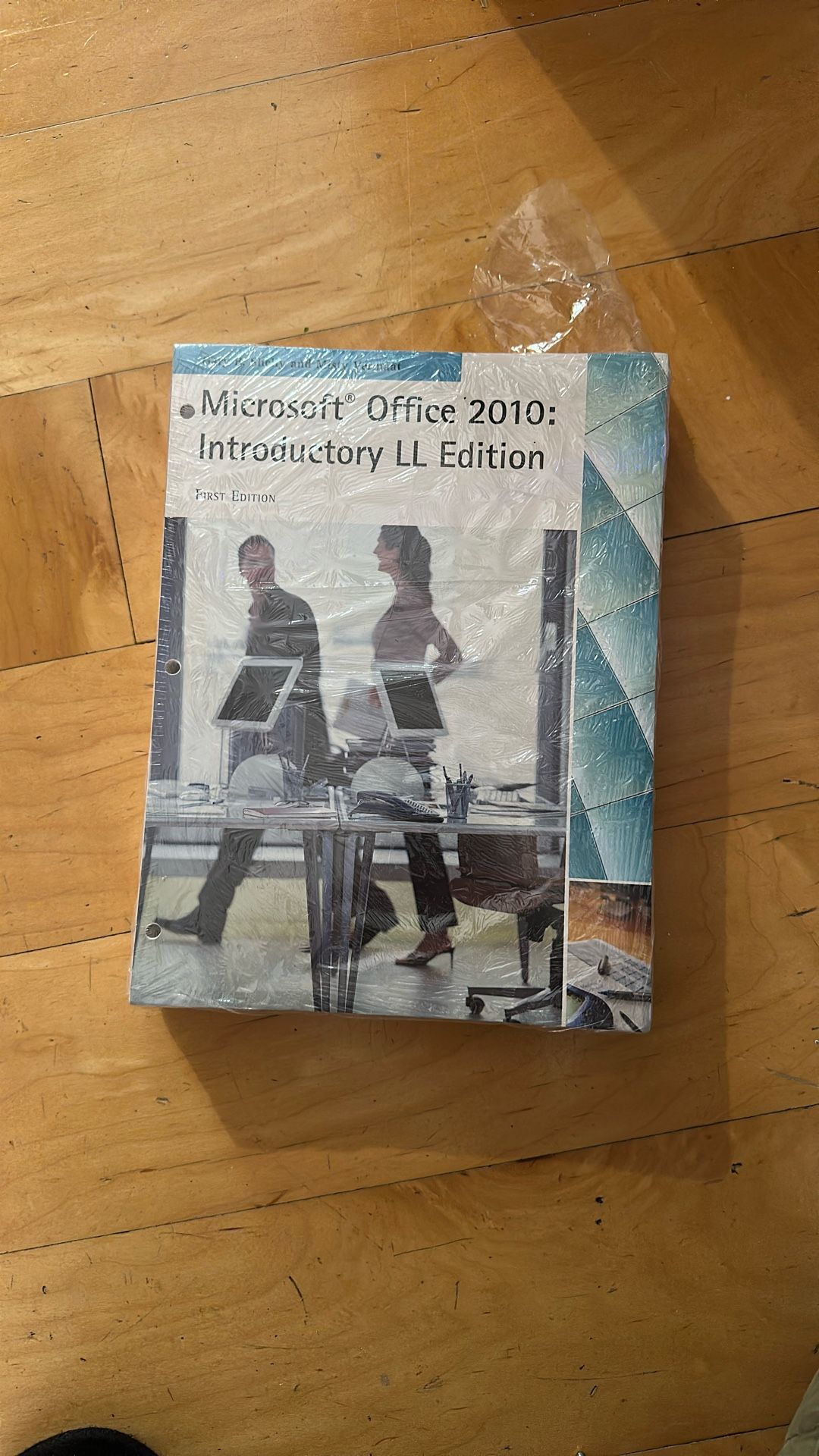 Microsoft Office 2010- Book new