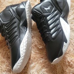 Men Basket Ball Sneakers Size 10