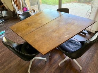 Funky asymmetrical MCM dining Table w/ 4  chairs