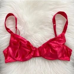 GORGEOUS VICTORIAS SECRET SECOND SKIN SATIN VINTAGE BRA NEW WITH TAGS!!!! SIZE 34DD
