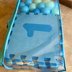 Brand new large and thick tiles play mat with play balls and borders