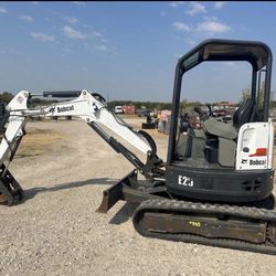 Bob Cat Mini Excavator E26  