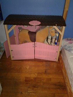 American girl doll horse with stable