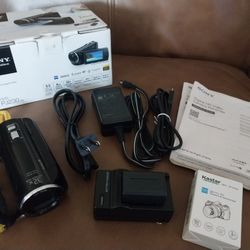 Sony Handycam HDR-PJ230 8GB HD Camcorder, 32X Zoom. Projector w/ Box & Charger