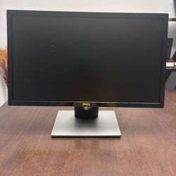 💻 Dell Monitor – Works Perfectly (Only $20, Minor Scratch)