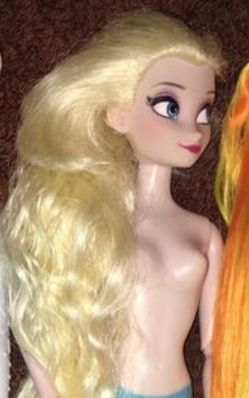 Elsa frozen Disney store