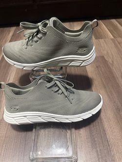 Skechers Knit Low-Top Sneakers size 8