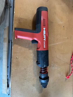 HILTI DX351 power actuating tool for all materials. Tool only!!!!