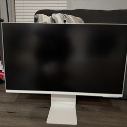 Samsung 32" M80B 4K UHD Smart Monitor with Streaming TV and SlimFit Camera Included in Warm White