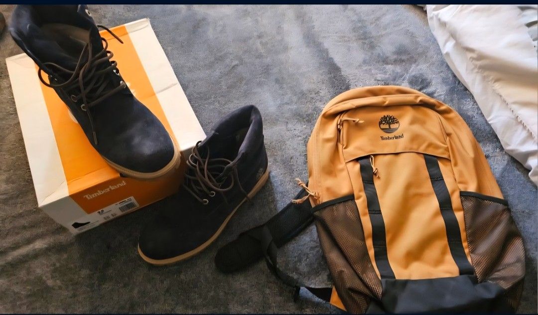 Timberland Heritage Blue Suede 9.5 Mens Boots and Tan Backpack